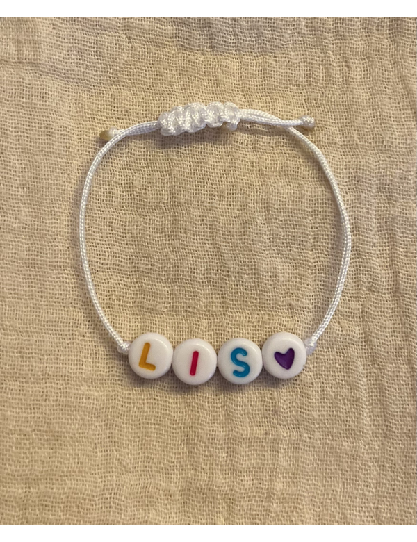 Armband wit met gekleurde letters